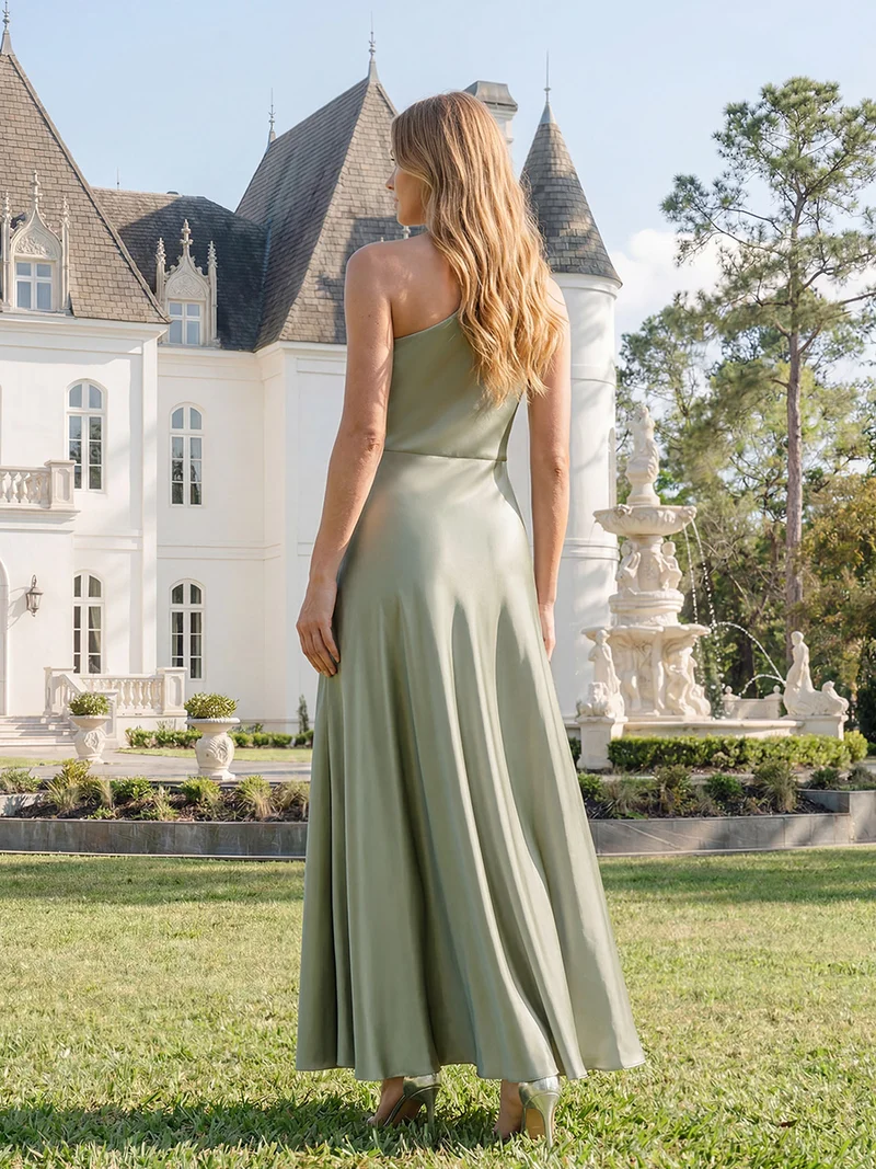 Robe longue à une épaule sans manches en A avec fente haute et détail noué