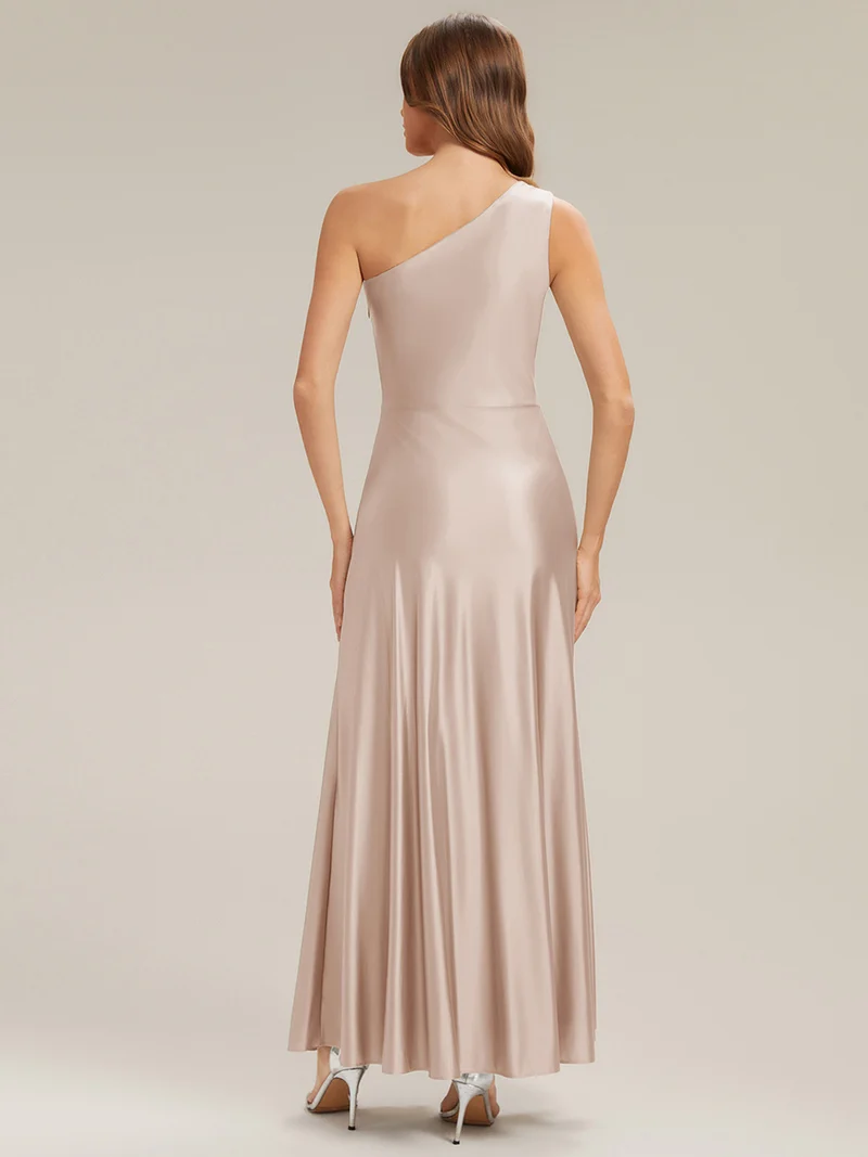 Robe longue à une épaule sans manches en A avec fente haute et détail noué