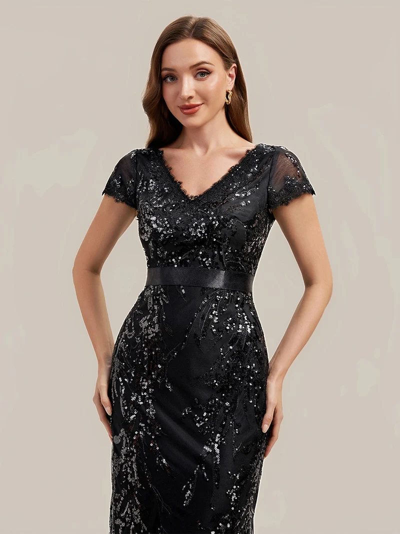 Robe moulante à manches courtes en stretch avec décolleté en V profond et détails en sequins