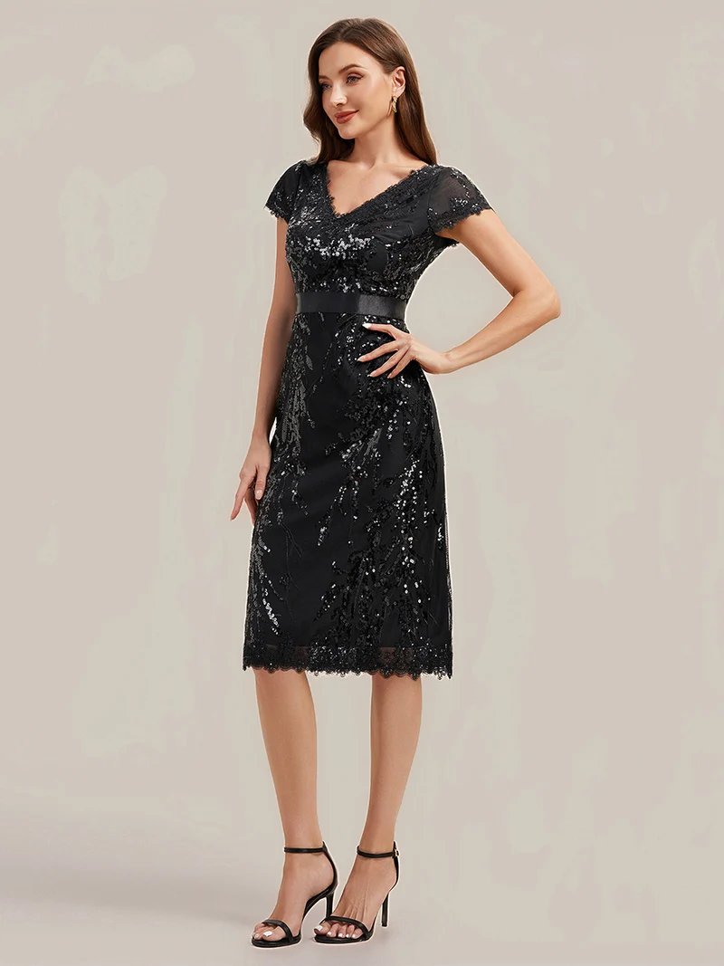 Robe moulante à manches courtes en stretch avec décolleté en V profond et détails en sequins