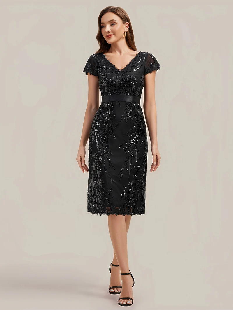 Robe moulante à manches courtes en stretch avec décolleté en V profond et détails en sequins