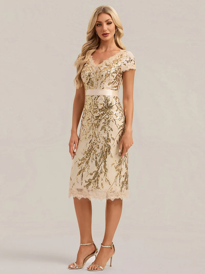 Robe moulante à manches courtes en stretch avec décolleté en V profond et détails en sequins
