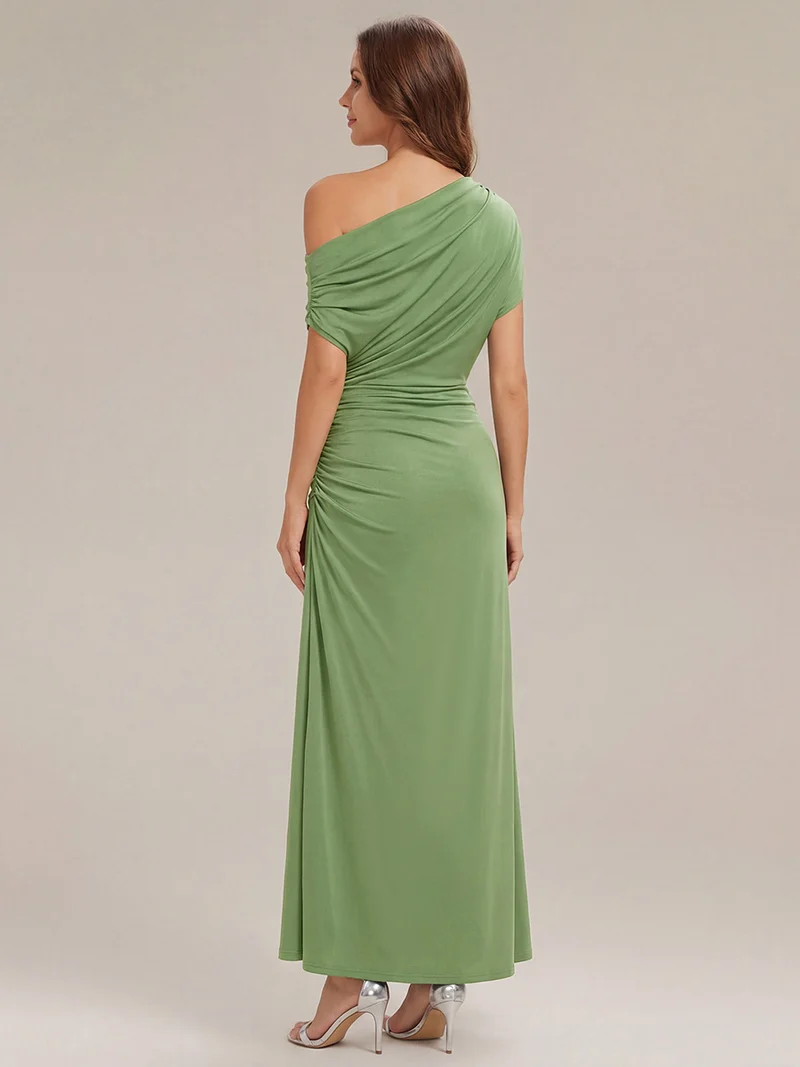 Robe maxi ajustée à pois asymétriques à manches courtes en tissu extensible