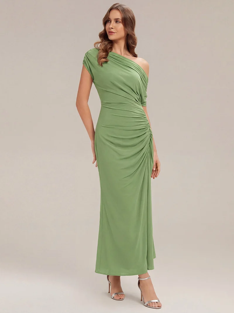 Robe maxi ajustée à pois asymétriques à manches courtes en tissu extensible