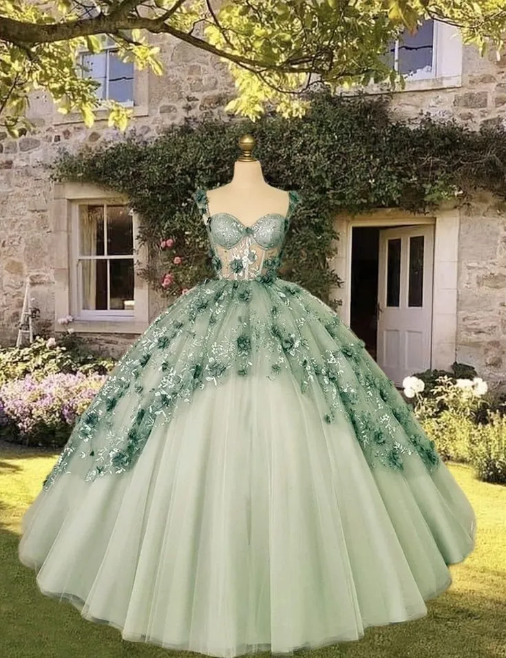 Robe de bal trapèze en tulle vert avec appliques en dentelle