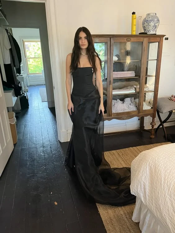 Robe de bal élégante en tulle noir avec soutien-gorge intégré et fermeture éclair