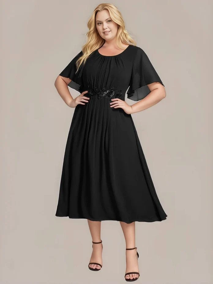 Robe de soirée grande taille noire avec des appliqués