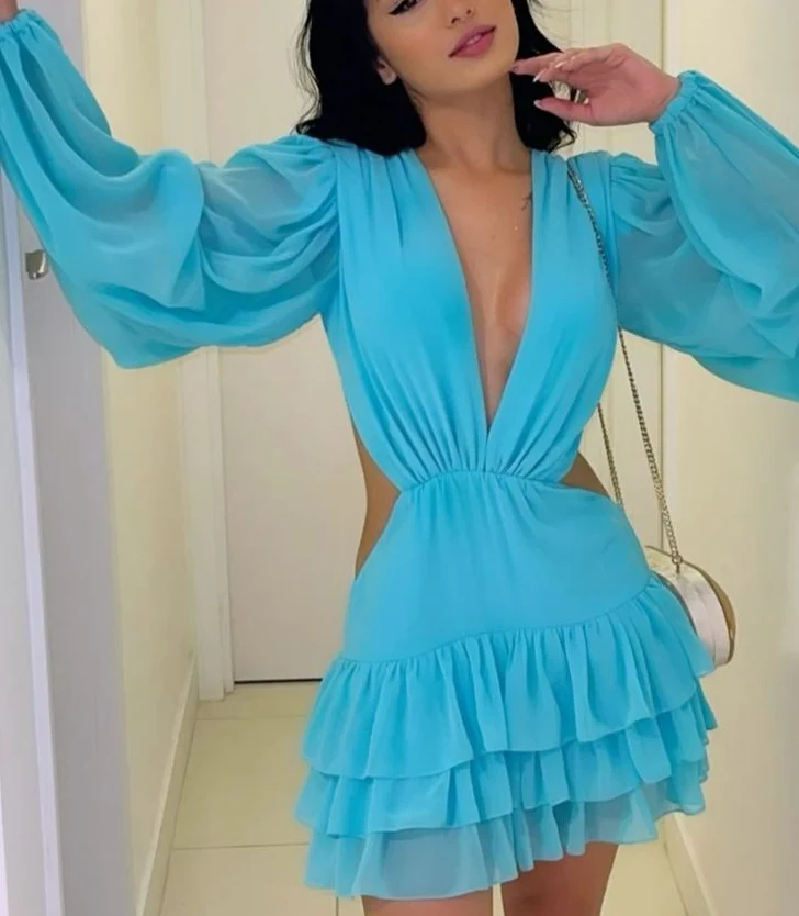 Robe de soirée courte en mousseline de soie à manches longues et col en V profond