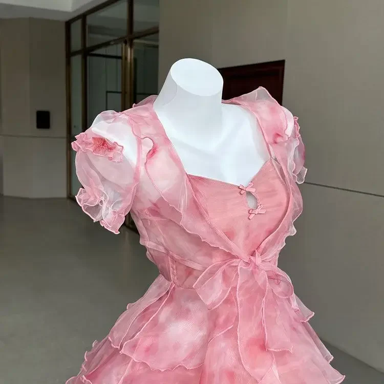 Robe de soirée trapèze en tulle rose à manches courtes
