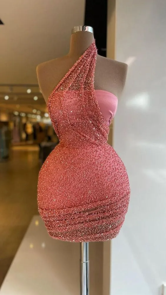 Robe de bal courte à paillettes scintillantes avec perles et perles