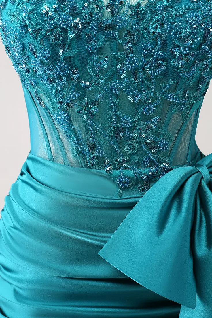 Robe de soirée courte en satin plissé, moulante, sans bretelles, avec nœud