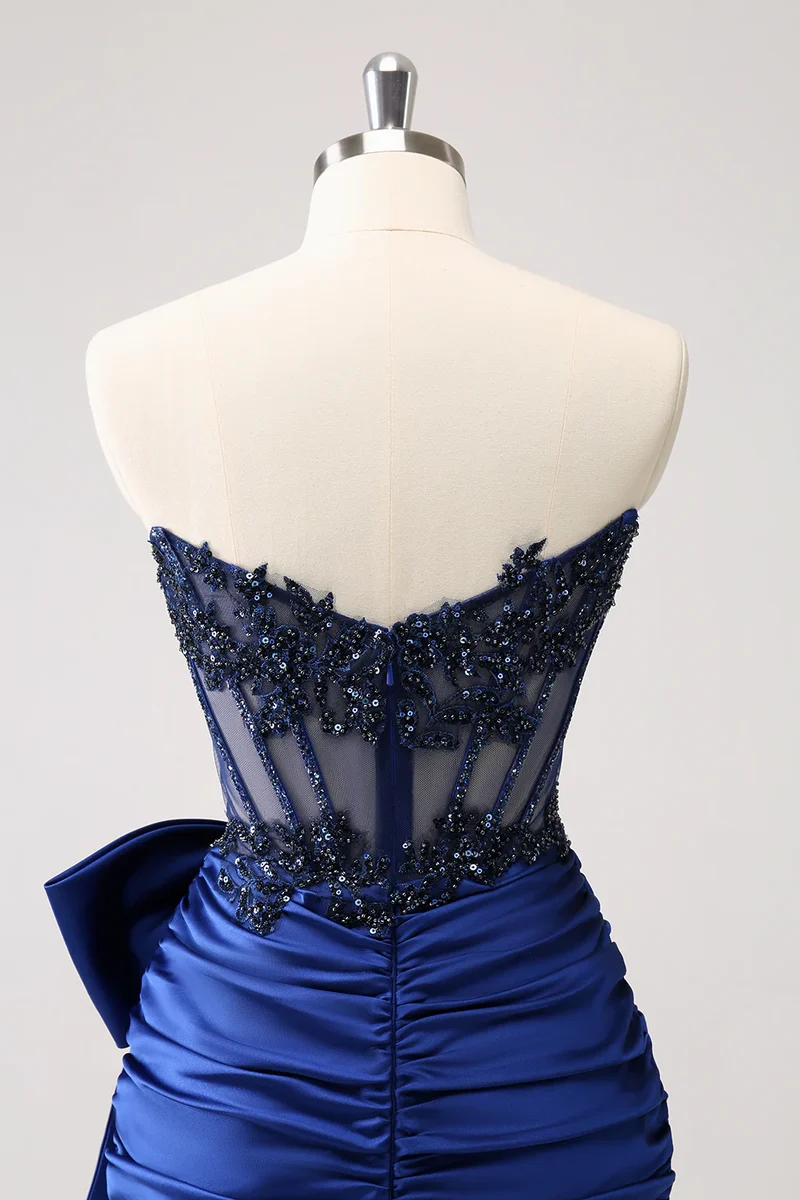 Robe de soirée courte en satin plissé, moulante, sans bretelles, avec nœud