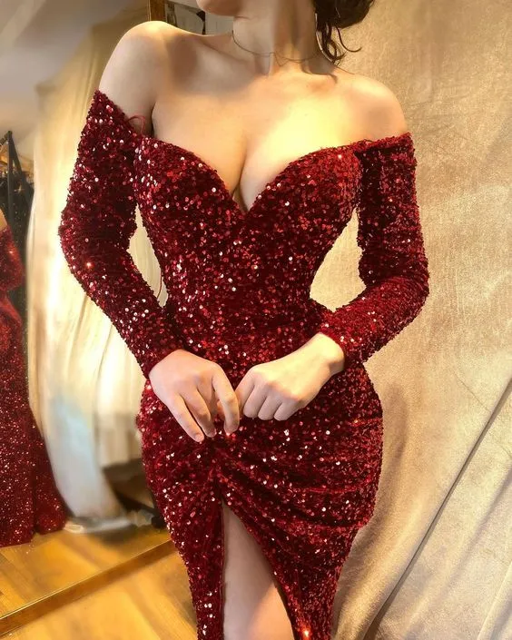 Robe de bal courte fourreau à manches longues et sequins avec soutien-gorge intégré