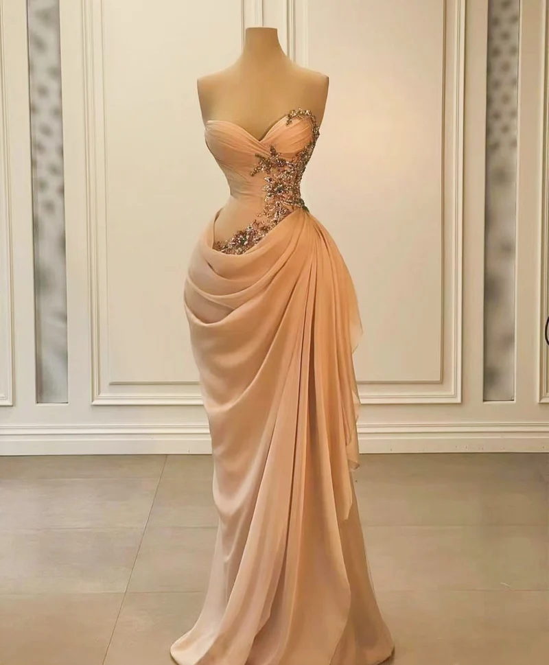 Robe de bal sirène champagne en mousseline de soie plissée avec appliques en dentelle et perles
