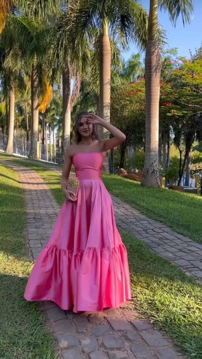 Robe de bal longue en satin rose vif sans bretelles, coupe trapèze, avec soutien-gorge