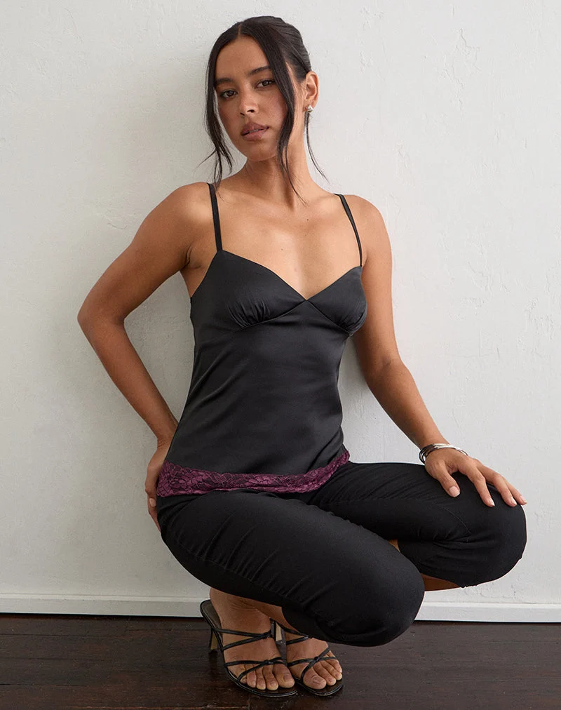 Haut Camara en satin noir avec bordure en dentelle bordeaux