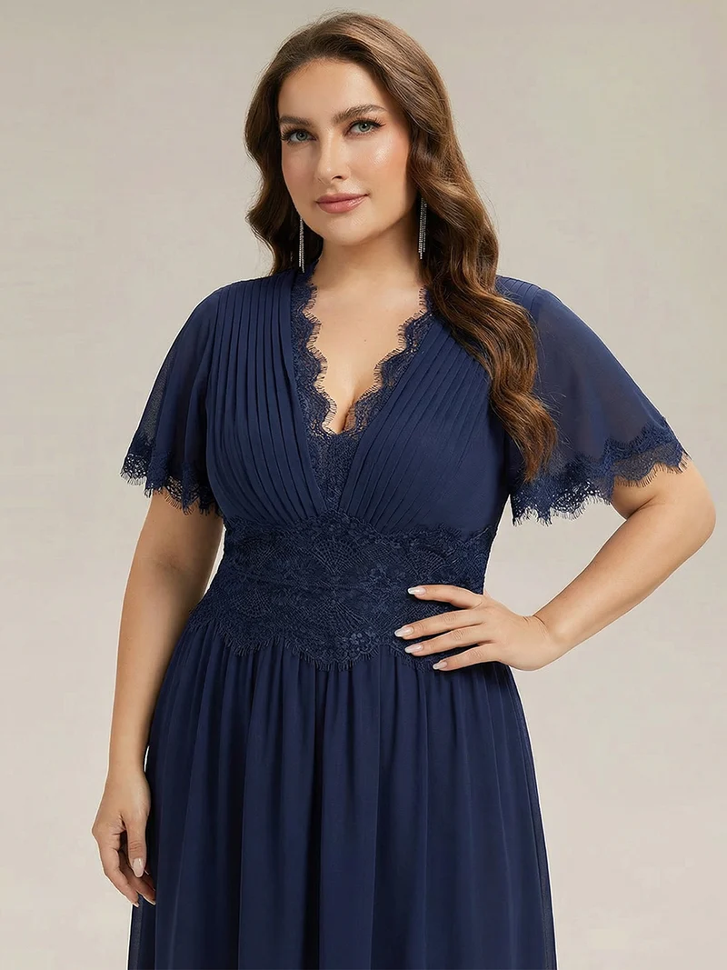 Robe midi en dentelle ajourée à col en V