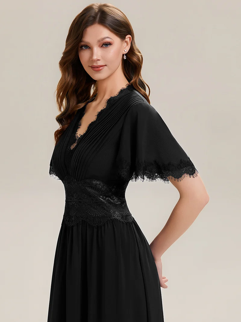 Robe midi en dentelle ajourée à col en V