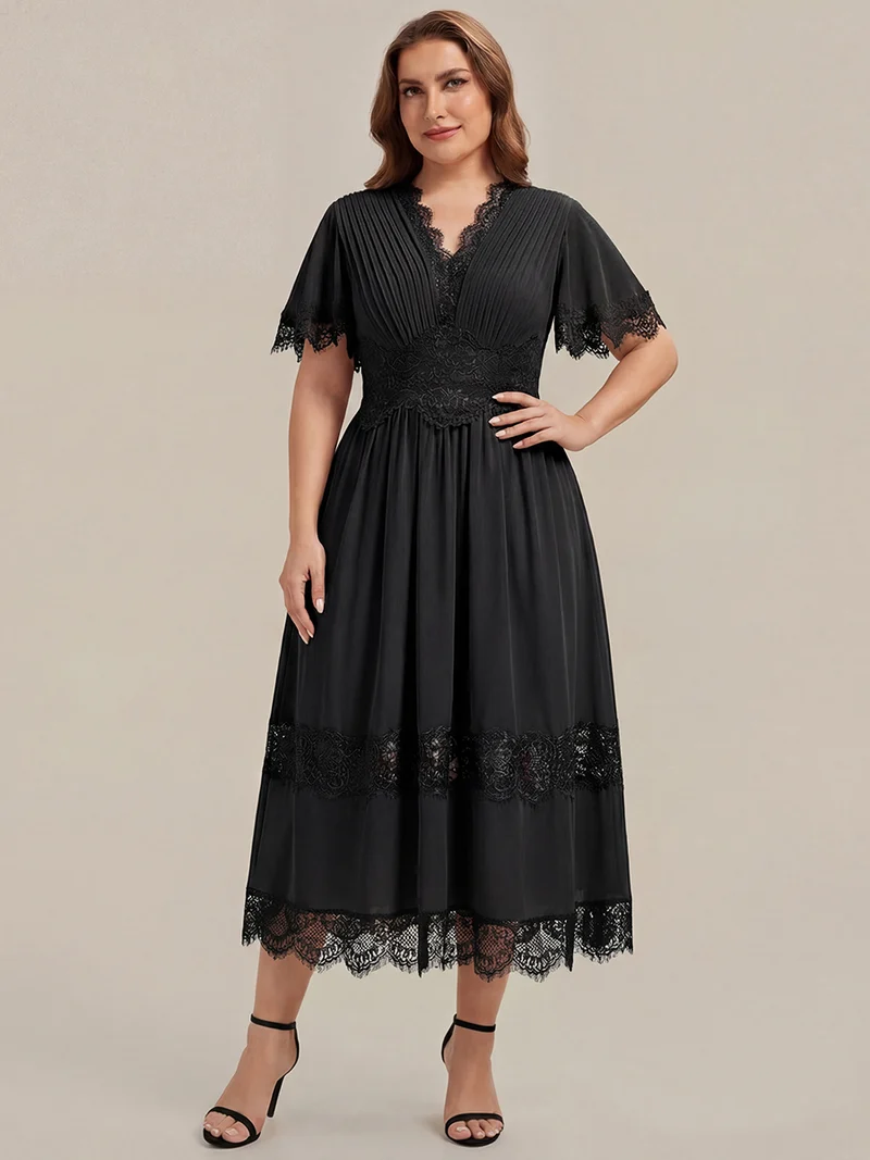 Robe midi en dentelle ajourée à col en V