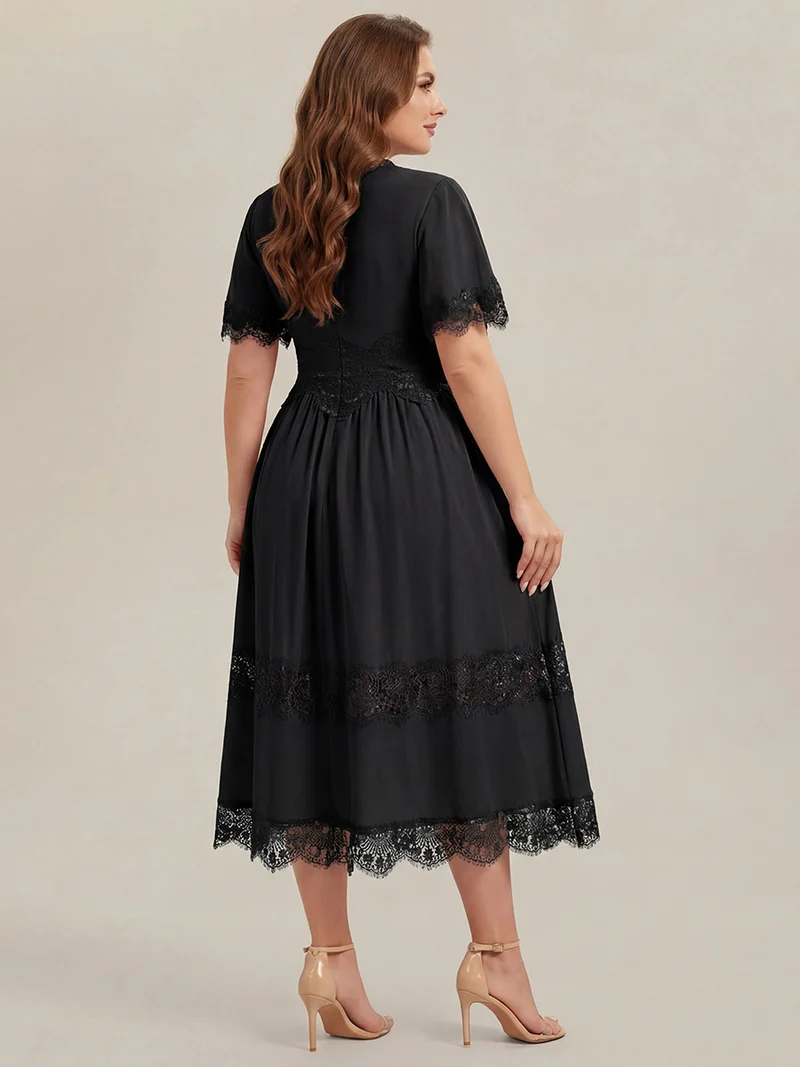 Robe midi en dentelle ajourée à col en V