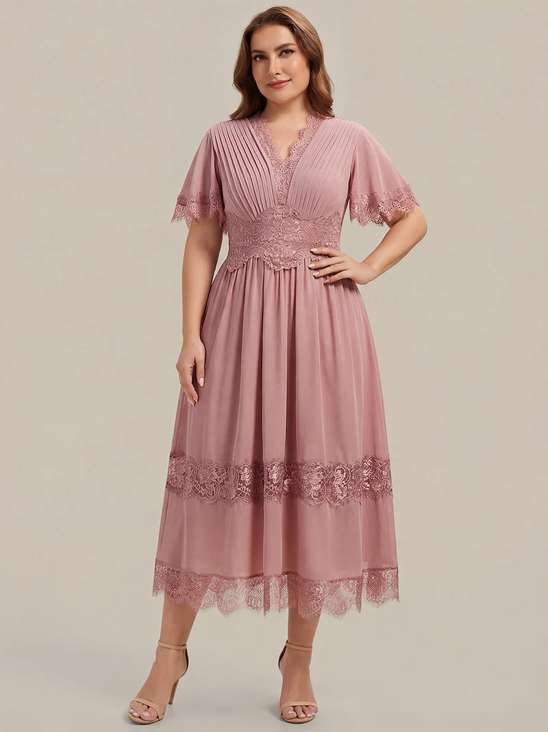 Robe midi en dentelle ajourée à col en V