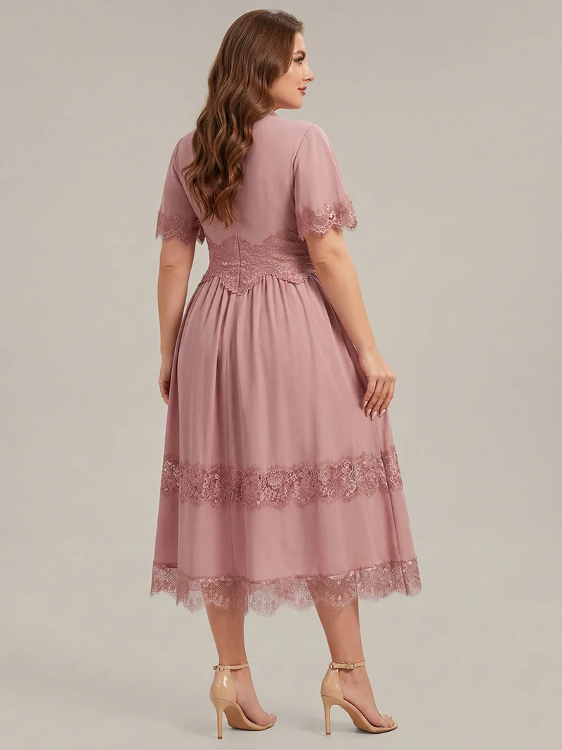 Robe midi en dentelle ajourée à col en V