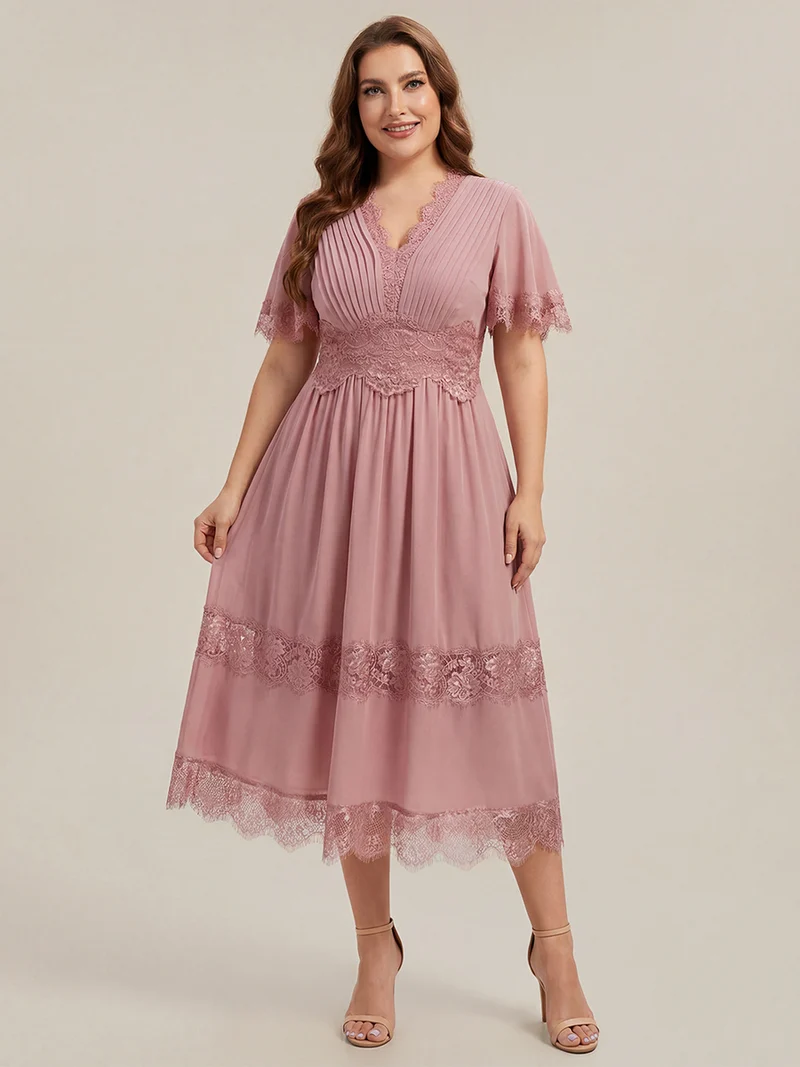 Robe midi en dentelle ajourée à col en V