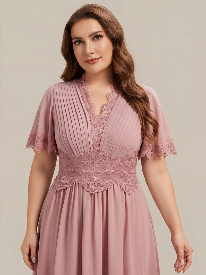 Robe midi en dentelle ajourée à col en V