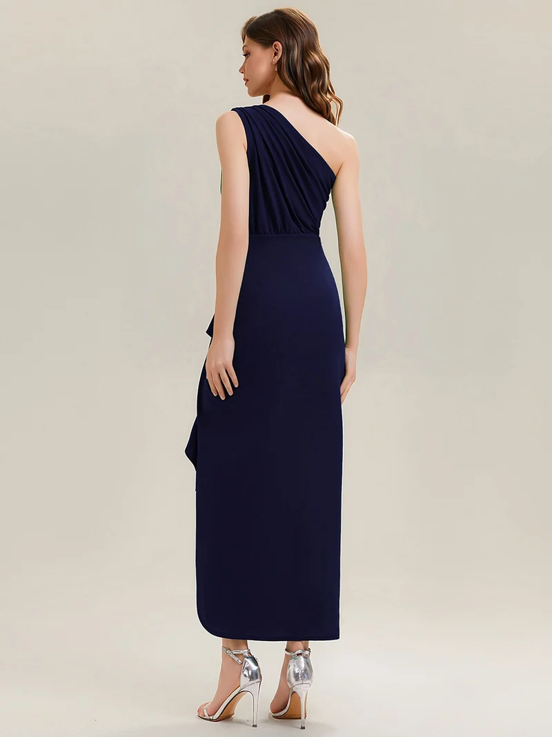 Robe moulante sans manches à épaule dénudée en tissu extensible avec fente haute et détails volants