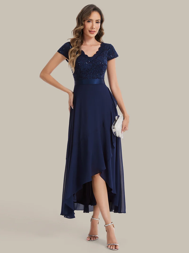 Robe élégante asymétrique à décolleté en V profond et volants