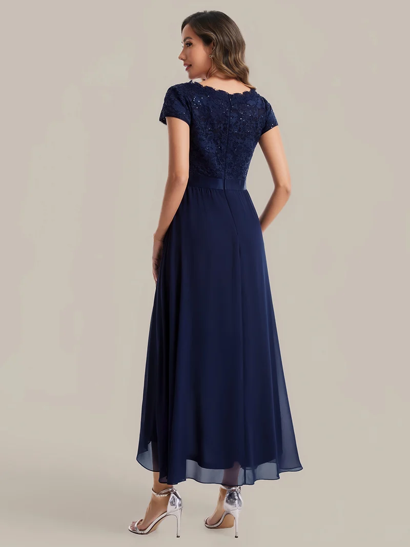 Robe élégante asymétrique à décolleté en V profond et volants