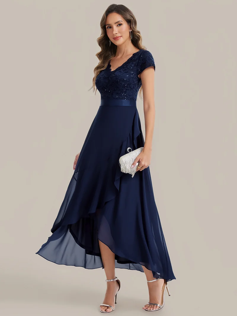 Robe élégante asymétrique à décolleté en V profond et volants