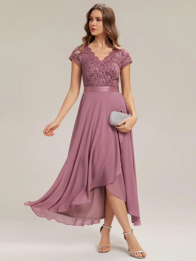 Robe élégante asymétrique à décolleté en V profond et volants