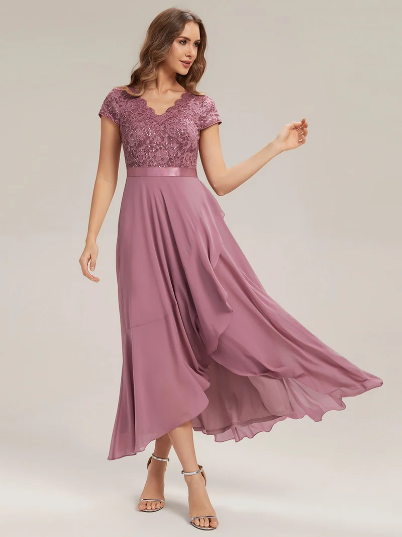 Robe élégante asymétrique à décolleté en V profond et volants