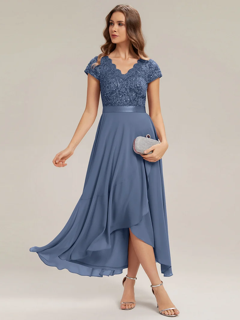 Robe élégante asymétrique à décolleté en V profond et volants