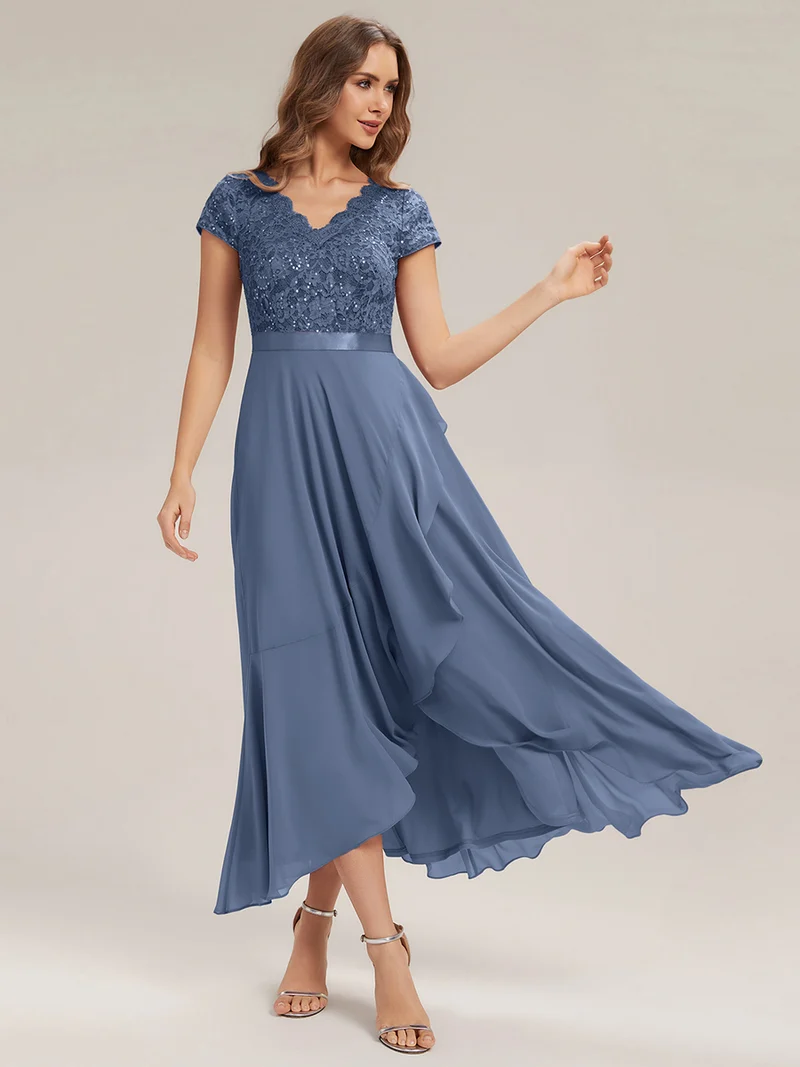 Robe élégante asymétrique à décolleté en V profond et volants