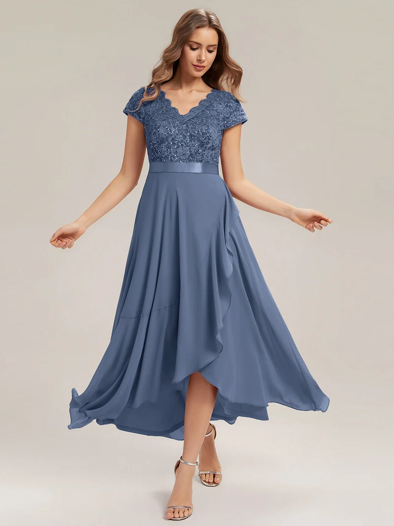 Robe élégante asymétrique à décolleté en V profond et volants