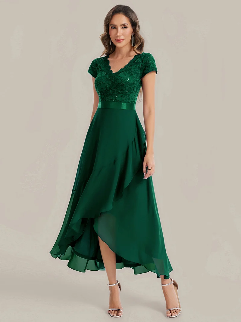 Robe élégante asymétrique à décolleté en V profond et volants