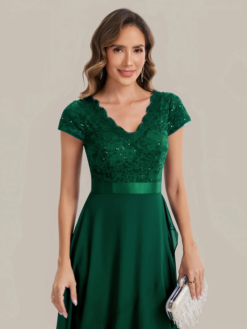 Robe élégante asymétrique à décolleté en V profond et volants