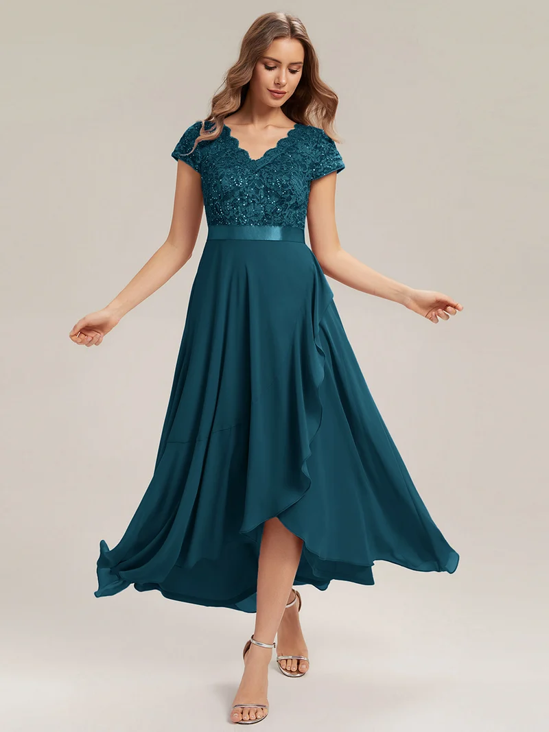 Robe élégante asymétrique à décolleté en V profond et volants
