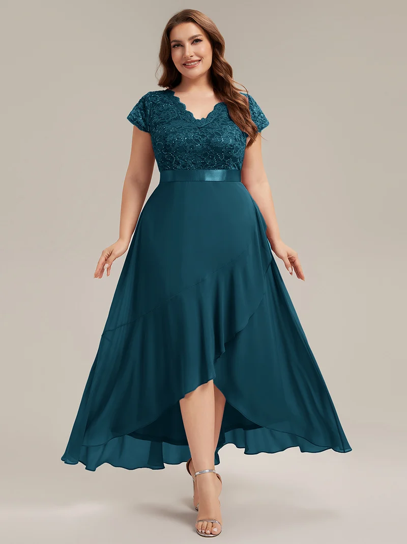Robe élégante asymétrique à décolleté en V profond et volants