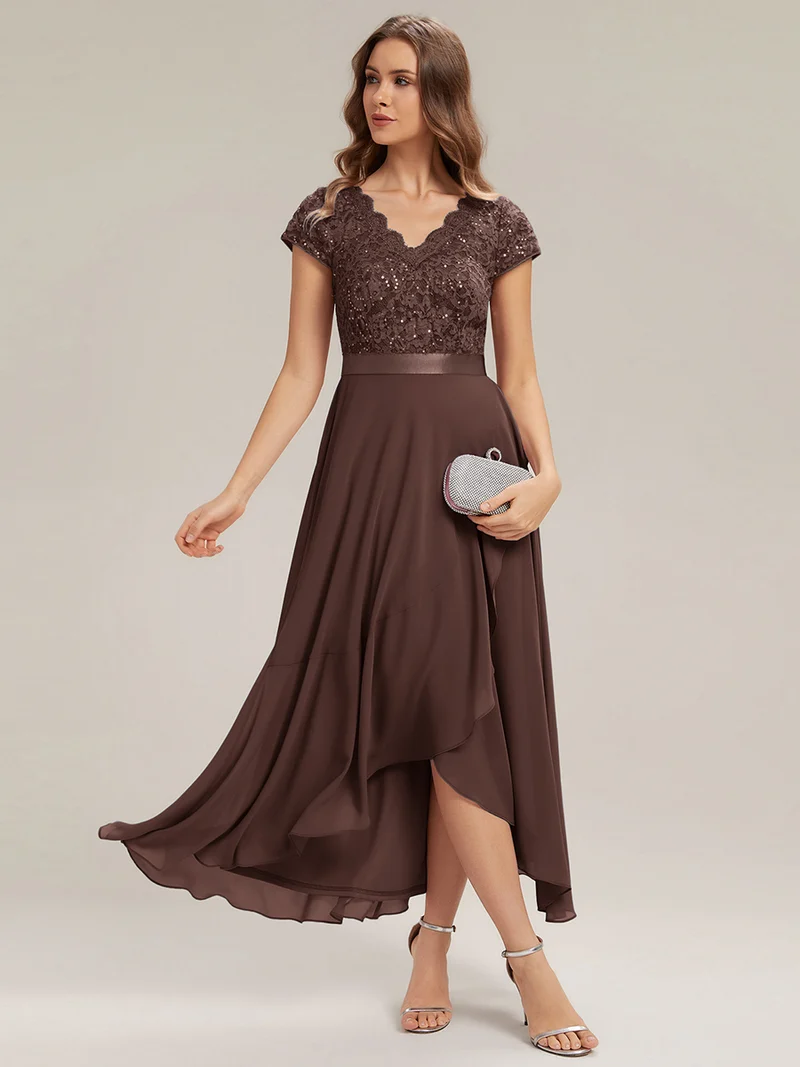 Robe élégante asymétrique à décolleté en V profond et volants