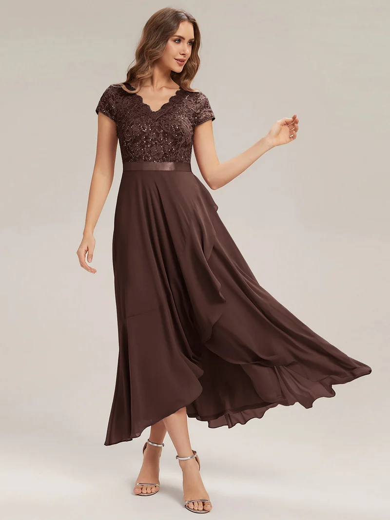 Robe élégante asymétrique à décolleté en V profond et volants