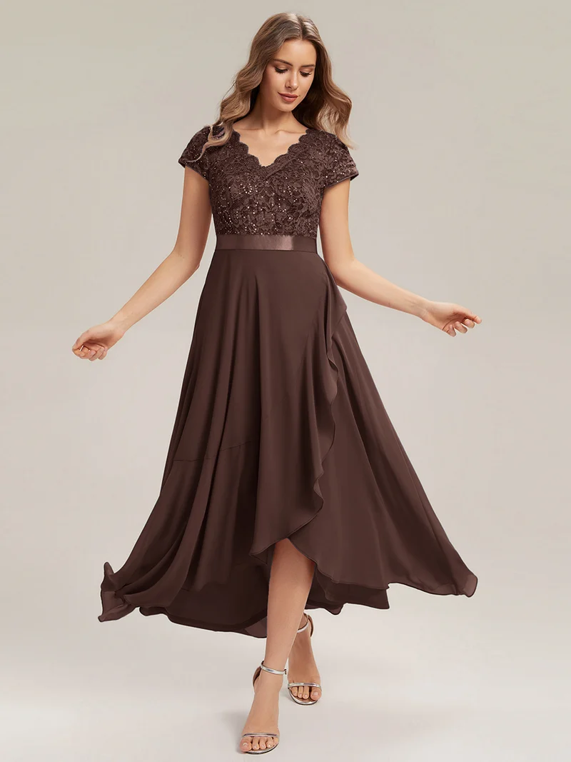 Robe élégante asymétrique à décolleté en V profond et volants
