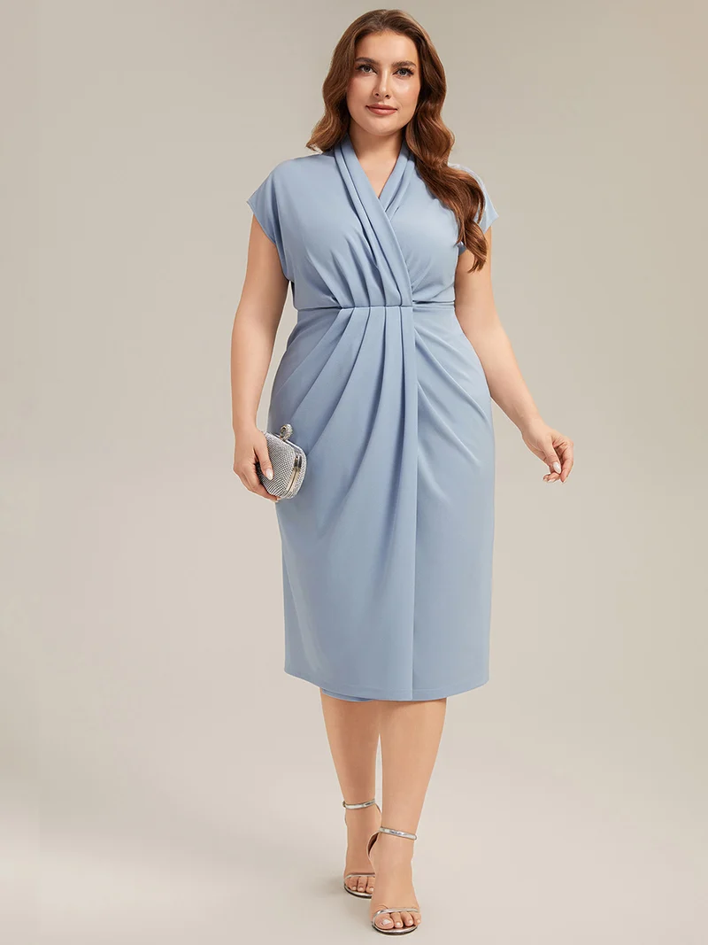 Robe moulante à manches courtes en haute élasticité avec décolleté en V profond et détail froncé