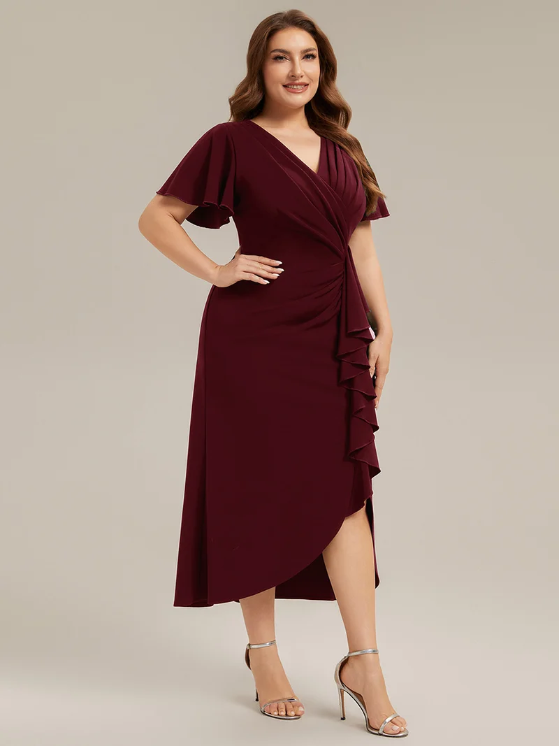 Robe de cocktail de soirée cintrée à manches courtes et décolleté en V profond