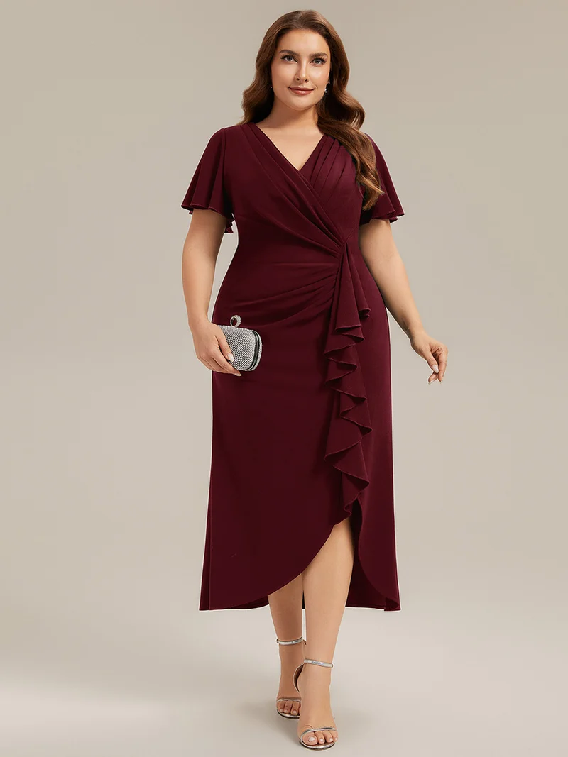 Robe de cocktail de soirée cintrée à manches courtes et décolleté en V profond