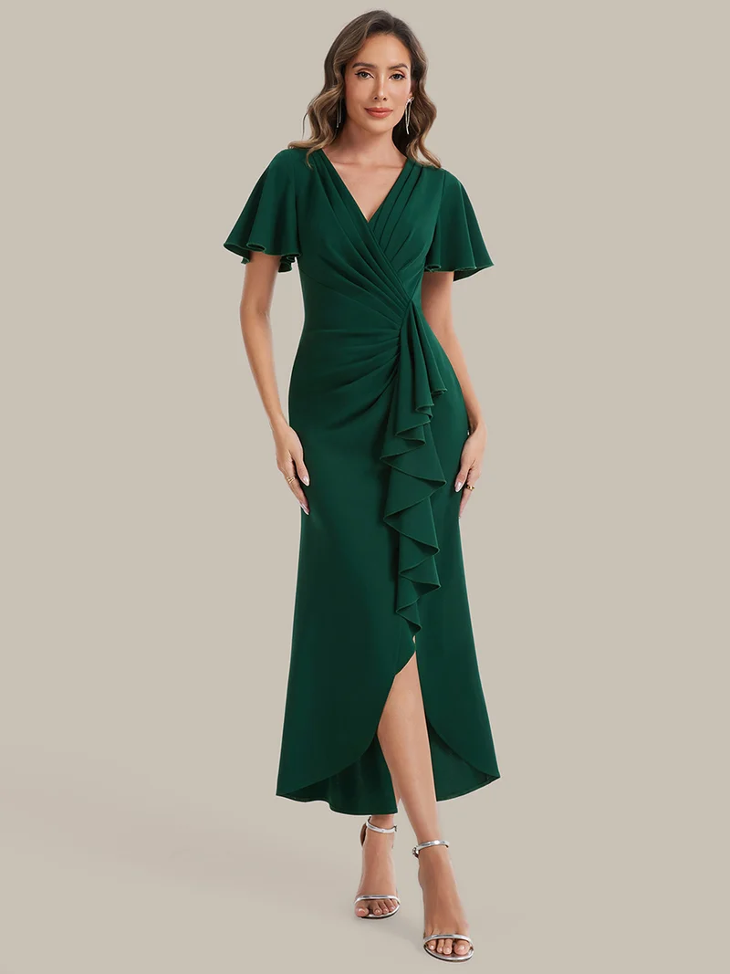 Robe de cocktail de soirée cintrée à manches courtes et décolleté en V profond