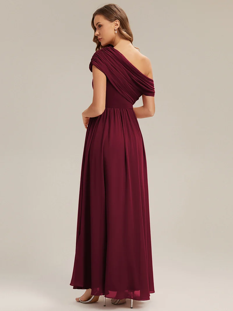 Robe longue asymétrique sans bretelles en A avec détail froncé