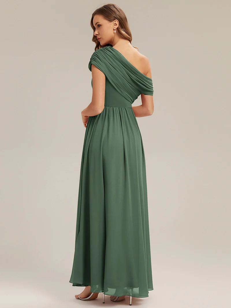 Robe longue asymétrique sans bretelles en A avec détail froncé